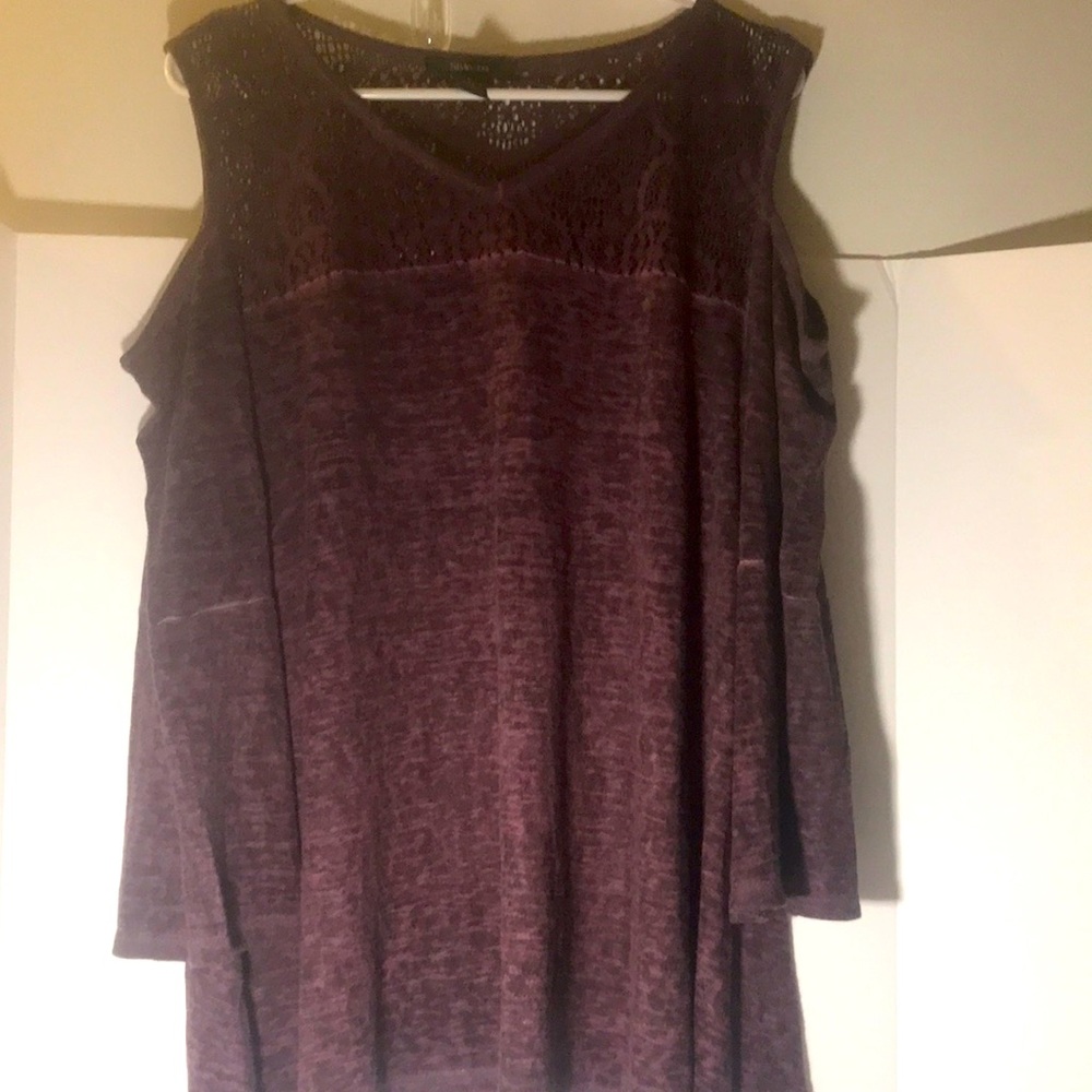Style & co.long sleeve size large purple cold shoulder lace top